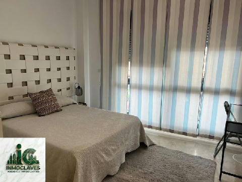 Comodidad y Funcionalidad: Piso de Tres Habitaciones en Algeciras