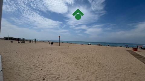 Piso en venta en Playa Victoria - Paseo Marítimo