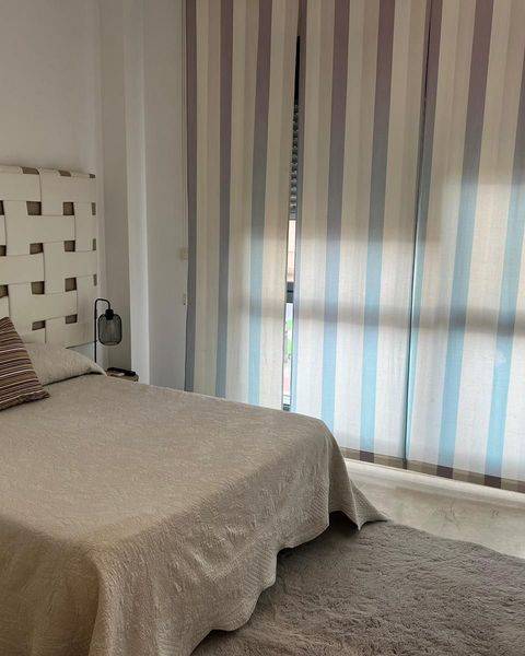Comodidad y Funcionalidad: Piso de Tres Habitaciones en Algeciras